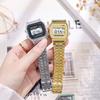 Reloj electrónico de bloque con correa de aleación y plástico retro.