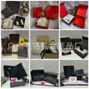 Colección de Elegantes Cajas de Regalo Rojas, Azules y Doradas, Cajas de Regalo de Productos para el Cuidado de la Piel, Bolsos de Mano y Bolsas de Compras