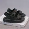 Sandálias Infantis 2026 Verão Novo Estilo Meninos e Meninas Fivela de Cinto Anti-Pé Calçados de Praia Bebê Casual Leves Sandálias Tendência