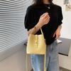 Bolsa popular 2023 novas bolsas moda portátil bolsa feminina verão versátil ins ombro mensageiro bucket bag