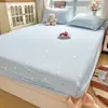 2026 Novo Lençol de Baixo com Elástico de Gaze Dupla Camada Peça Única Protetor de Colchão de Cama de Solteiro para Dormitório Estudantil Não Puro Algodão Conjunto de Três Peças 100% Algodão