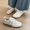 Zapatos Casuales Deportivos de Tabla para Mujer 2026 Nuevo Otoño/Invierno Estilo Alemán Cuero Oculto Aumentador de Altura Ballet Forrest Gump Zapatos Blancos Pequeños para Mujer