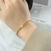 Hebilla de Anillo Rectangular Hueca Geométrica Estilo Coreano Estilo Ins Pulsera de Cadena de Doble Capa para Mujer Acero de Titanio Chapado en Oro de 18 Quilates Joyería de Mano E179