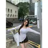 Camiseta de Manga Larga Sexy Ajustada de Verano con Hombro Descubierto para Mujer, Blusa de Protección Solar, Top Casual Asimétrico Blanco Ligeramente Transparente