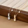 Nueva moda 2023 elegante cadena para la clavícula femenina diseño de nicho sentido del diseño estilo hip hop collar de lápiz labial collar estilo europeo y americano joyería