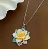 Novo Estilo Colar Gardenia Nuvem Clara Alegria Esmalte Tendência Nacional Alto Padrão Branco Leite Gardenia Pingente Vazado Presente para Namorada ou Melhor Amiga