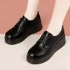 Sapatos de Salto Anabela de Boca Profunda para Mulheres 2026 Primavera Novo Estilo com Solado Grosso Bico Redondo de Cadarço Sapatos Mãe com Solado Macio Confortáveis Aumentadores de Altura Mocassins