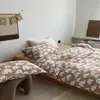 Algodón 100% de Clase A Tejido de Algodón Algodón Tianzhu Juego de Cuatro Piezas Rayas Simples Estilo de Casa de Huéspedes de Alta Calidad Funda de Edredón Súper Suave para Dormir al Desnudo