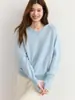 Suéter de cachemira estilo perezoso hombro raglán para mujer cuello en V suelto tejido grueso suéter de capa base otoño e invierno top versátil moderno