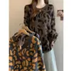 Suéter de moda con estampado de leopardo, estilo nuevo, vibra juvenil para mujer, top de punto versátil, holgado y adelgazante