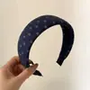 Faixa de Cabeça Vintage de Tricô Floral de Aba Larga de Alta Qualidade para Mulheres, Presilha de Cabelo com Coroa Alta, Acessório de Cabeça Versátil e na Moda, Novo Estilo para Lavar o Rosto