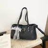 Bolso de axila de nicho estilo coreano para mujer 2026 Nuevo de moda diaria, para el trabajo, bandolera individual, bolso de mano simple y versátil