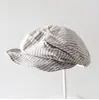 Boina fina de estilo retro japonés a rayas plisada de ala suave para primavera y otoño, un sombrero de estilo literario moderno y casual para mujer, una gorra de plato única