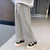 Pantalones rectos de pierna ancha nuevos de verano para niñas estilo coreano pantalones a rayas blancas y negras con protección solar pantalones holgados transpirables a prueba de mosquitos para niños