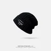 Gorro de Lana Tejido con Parche de Letra Estilo Coreano para Mujer, Gorro de Invierno Pullover que Hace que la Cara Parezca Más Pequeña, Gorro de Punto Cálido con Letras que Protege los Oídos