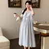 Nuevo Vestido de Maternidad de Verano 2026 con Pequeño Adorno de Encaje y Textura de Rayas Verticales en el Dobladillo, Vestido de Maternidad Dulce de Dos Piezas Falsas