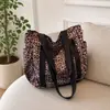 2026 Nueva Bolsa de Lona con Estampado de Leopardo para Mujer Bolso de Hombro de Gran Capacidad Bolsa de Compras para Estudiantes y Viajeros Fábrica