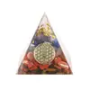 Suministro de adornos de pirámide de cristal, artesanías, adornos energéticos para decoración del hogar y del coche, pirámide recubierta de resina