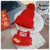Ropa para Muñeca Labubu de Primera, Segunda y Tercera Generación 17cm Atuendo de Fiesta Sentado Labubu Sombrero de Año Nuevo Peto Disfraz de Danza del León
