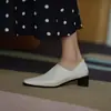 Sapatos de camada única com salto grosso quadrado e boca profunda, totalmente em couro por dentro e por fora, couro bovino macio de camada superior, estilo coreano simples retrô, sapatos pequenos de couro de salto médio, uso bidirecional
