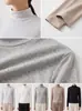 Camiseta base blanca de cuello alto medio para mujer, camiseta de manga larga ajustada otoño 2026, cuello medio, top interior blanco adelgazante