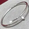 Pulsera de Uñas Elástica de Alto Nivel V-Gold Classic Versión Gruesa y Delgada, Tubo Hueco Liso, Artesanía de Precisión CNC, Chapado en Oro para Mujer