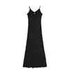 Venta al por mayor de ropa de mujer transfronteriza 2026 verano nuevo estilo europeo y americano color liso ajustado tirantes vestido largo