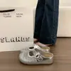 Chinelos Meia Sola Grossa Fechados na Ponta com Aumento Interno de Altura, Estilo Novo Verão 2025 para Uso Externo, Sandálias Birkenstock Respiráveis com Malha Vazada