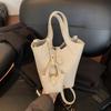 Bolsa Balde Design Nicho Novo Estilo Primavera 2025 Tendência de Moda Textura Casual Bolsa Transversal de Ombro Feminina