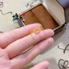 Anel Flor de Cerejeira Flor de Pessegueiro Flor Esmaltada Dourado Areia Rosa Estilo Livro Vermelho Pequeno Anel Ajustável Presente para Melhor Amiga e Namorada Joia de Mão