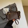 Bolso retro de moda para mujer, nuevo popular de la primavera 2026, bolso pequeño cuadrado casual simple para hombro o cruzado