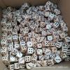 En stock dados de madera 2. Dados de ajedrez volador de 5 cm x 3 cm, juego de lotería, accesorios, juguete sólido, material didáctico, tamiz