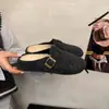 Sandálias de encaixe de lã retrô para mulheres, novo estilo outono/inverno 2026, sapatos Birkenstock de feltro cinza com sola grossa