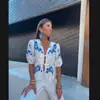 Camisa Casual Suelta de Moda Europea y Americana Nuevo Estilo Primavera y Verano 2024 Cuello en V Estampada con Cordones Mangas de Linterna Corta