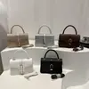 Otoño 2026 Nueva Moda Texturizada Moderna Cuadros Simple Elegante Versátil Hombro Cruzado de Mano Pequeña Cuadrada