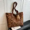 Bolso de Mano de Moda Transfronterizo de Terciopelo Gamuza Estampado de Leopardo Retro Bolso de Mano para Viajes de Negocios Bolso de Hombro Único Bolso de Axila para Mujer