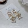 Pendientes de Borla de Perla con Pétalos Blancos para Mujer 2025 Nuevo Estilo Festivo Elegantes y Llamativos Estilo Playa