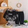 Conjunto de Roupa de Outono para Meninos 2026 Novo Estiloso Roupas de Outono Infantis Conjunto de Duas Peças com Moletom com Capuz de Manga Longa