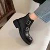 Botines cortos de moda para tallas grandes, botines de motociclista para mujer, estilo nuevo con suelas gruesas, tacones gruesos, punta redonda, detalle de hebilla, hechos de piel de oveja de plena flor, botines