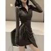 Vestido de cor lisa com gola polo de botões e cadarço, de temperamento sexy, para mulheres, Primavera Outono Inverno, Emagrecedor, Cintura Marcada, Camada Base, Justo no Quadril, Saia Curta