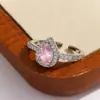 Anillo de Dedo Índice con Forma de Corazón Mismo Estilo que el Libro Rojo para Mujer, Diseño Simple de Alta Gama, Anillo Abierto de Circón con Corazón Colorido