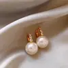 Pendientes de Zirconia y Perla Blanca de Lujo Ligero para Mujer 2026 Nuevo Estilo Caliente Pendientes Elegantes de Gama Alta Pendientes Únicos y con Estilo