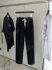 26 Pantalones Deportivos Casuales de Moda para Principios de Primavera, Relajados, Holgados, Adelgazantes, con Cintura Elástica y Piernas Ligeramente Cónicas que Hacen que las Piernas Parezcan Más Largas