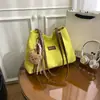 Novas Bolsas Populares Outono e Inverno 2025 Grande Capacidade Elegante Bolsa de Ombro para o Dia a Dia Bolsa Tote Casual Elegante de Braço