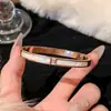 Pulsera de Acero de Titanio para Mujer con Diamantes, Diseño Estrellado, No se Desvanece, Moderna y Versátil, Pulsera con Hebilla, Joyería de Acero Inoxidable 304