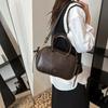 Bolsa estilo outono 2025, bolsa transversal, pequena, quadrada, estilo ocidental, bolsa de ombro único, de couro, fácil de combinar, preta