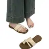 Sandálias bonitas de sola reta para mulheres, uso externo de verão, chinelos estilo retro coreano 2026 com tira para os dedos para a praia