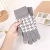 Luvas de tricô xadrez para Outono e Inverno estilo coreano forradas com fleece tela sensível ao toque coleção quente Oh luvas de dedo à prova de frio para andar