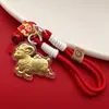 Pingente dourado em formato de ovelha com folha de ouro, corrente para celular, chaveiro, amuleto de fio vermelho, ovelha do zodíaco, decoração de Ano Novo, pequeno presente