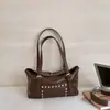 Bolsa Feminina Melaleuca com Rebites Retrô 2026 Nova Outono Moda de Alto Padrão Bolsa de Ombro Único Grande Capacidade Bolsa de Axila